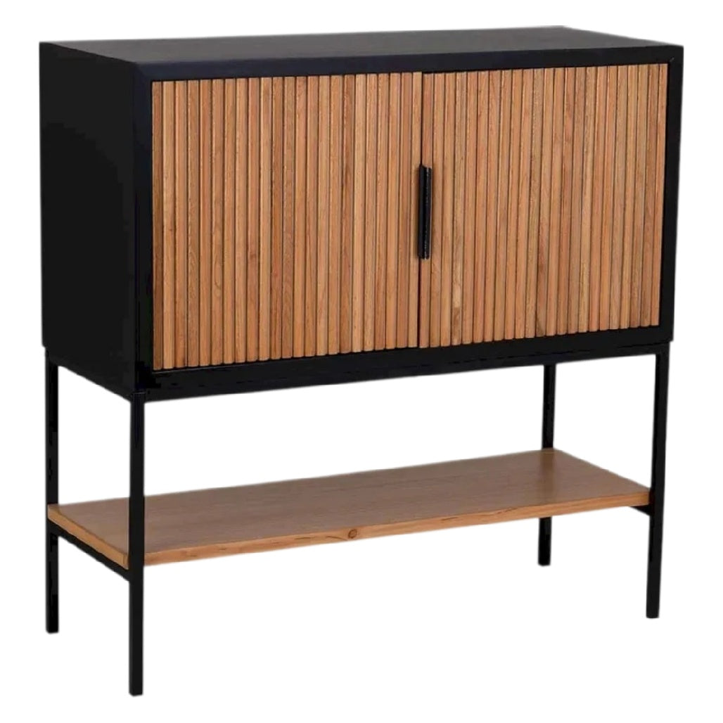 Buffet en bois et métal avec portes à lamelles et étagère inférieure